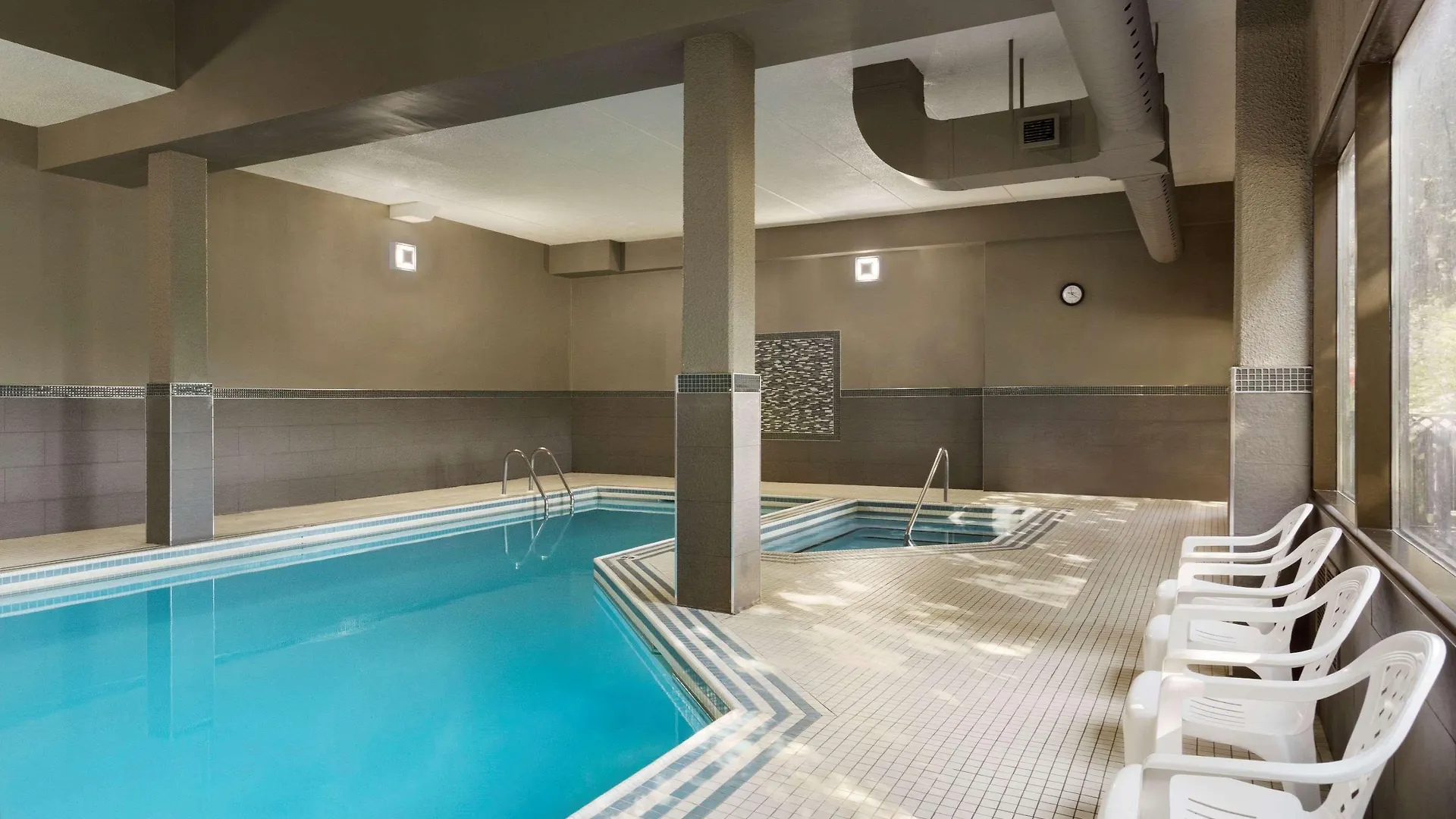 Travelodge By Wyndham Toronto East