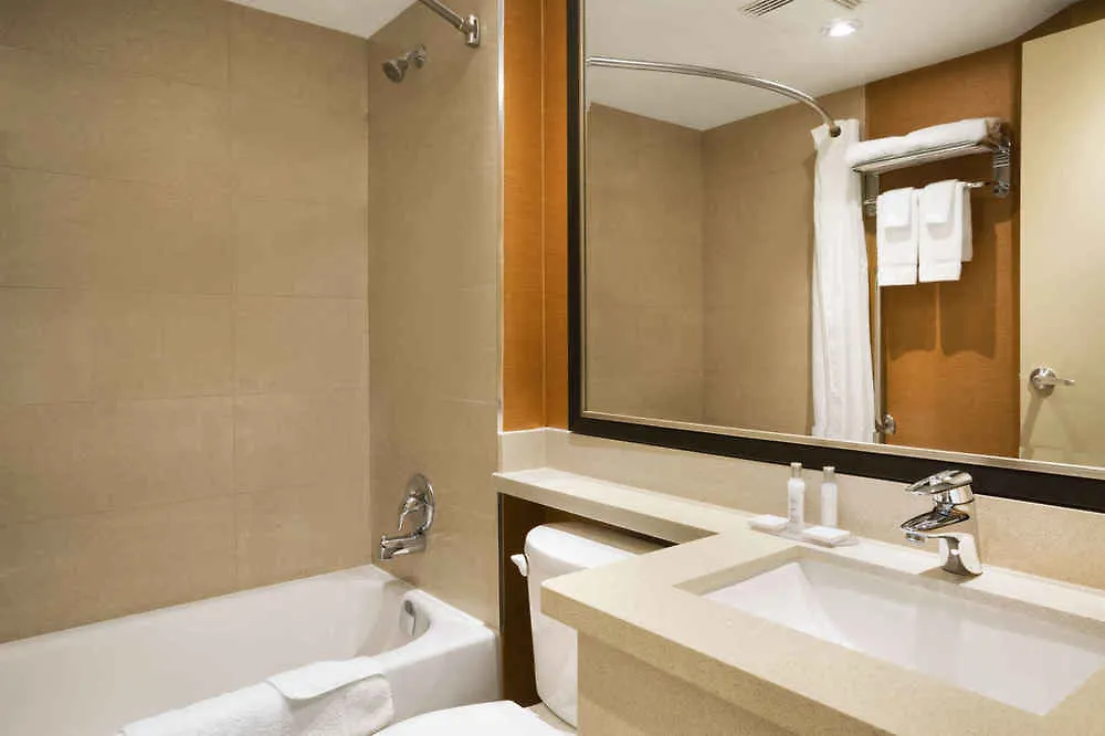 Travelodge By Wyndham Toronto East 2*,  Канада