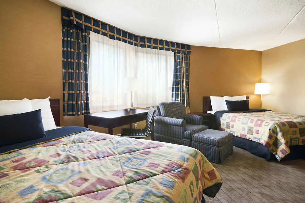Travelodge By Wyndham Toronto East 2*,