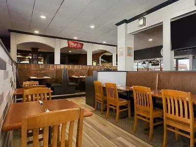 Travelodge By Wyndham Toronto East 2*,  Kanada