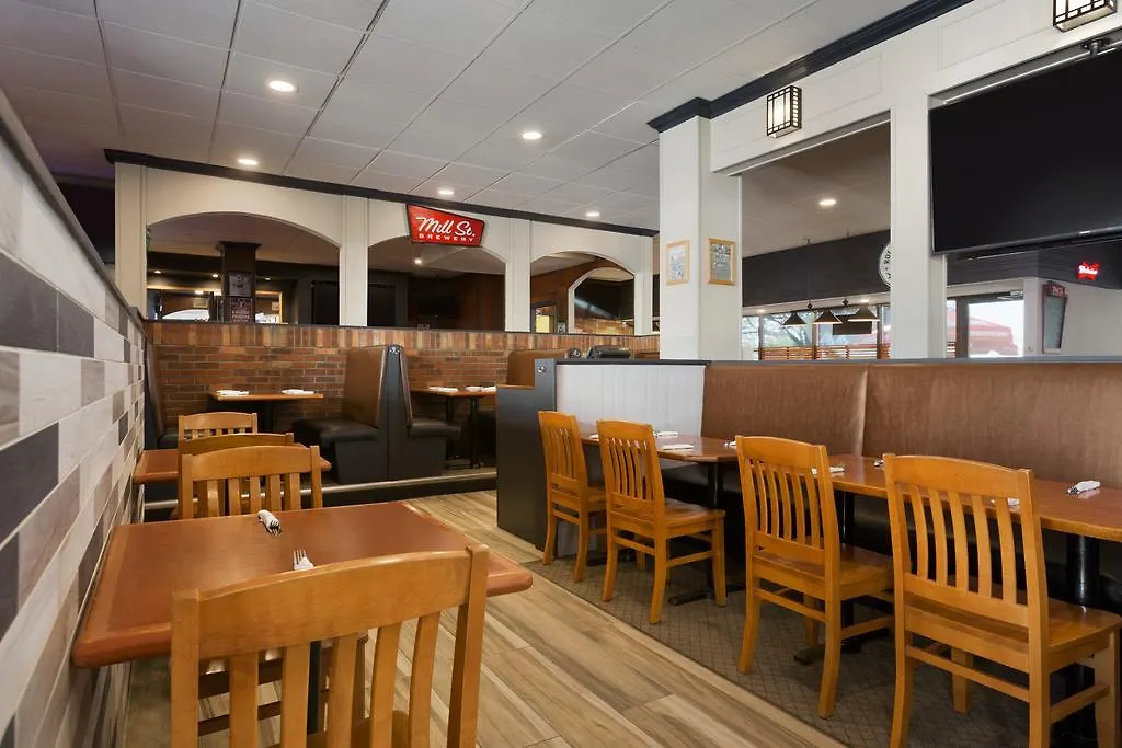 Travelodge By Wyndham Toronto East