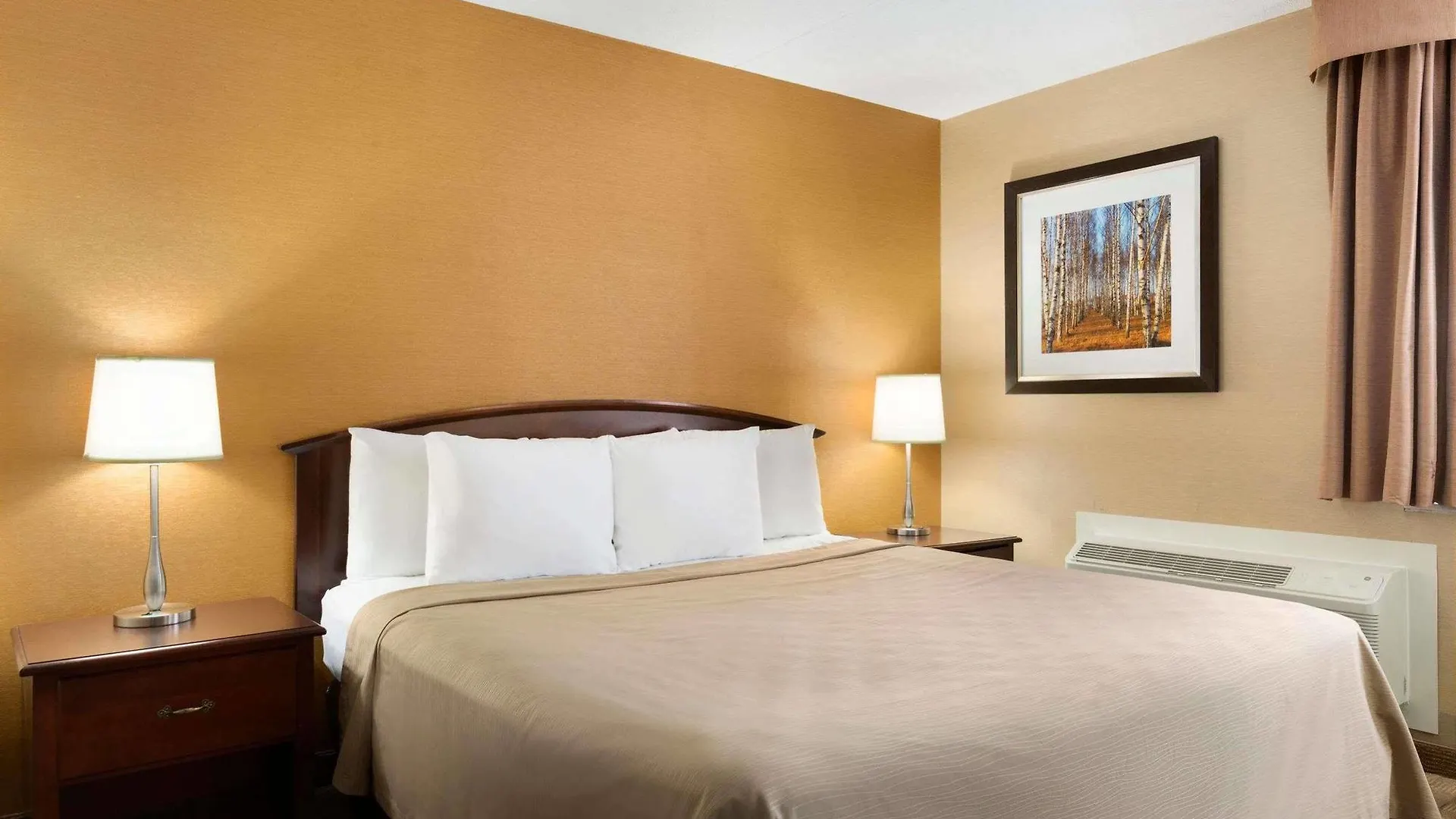 Travelodge By Wyndham Toronto East 2*,  Καναδάς