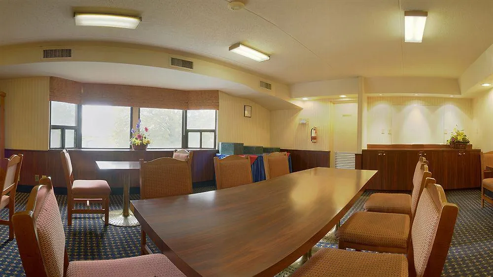 Travelodge By Wyndham Toronto East